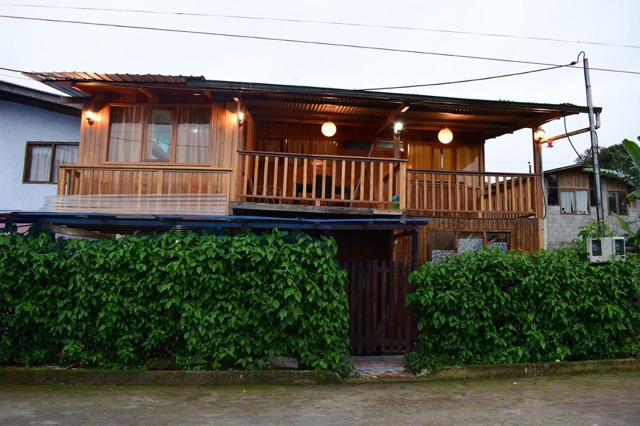 Hostal Los Farolitos Mindo Esterno foto